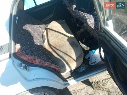 Белый ВАЗ 2105, объемом двигателя 1.5 л и пробегом 90 тыс. км за 606 $, фото 1 на Automoto.ua