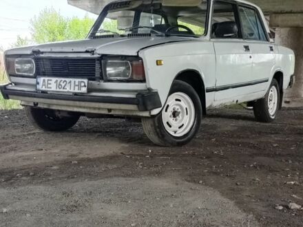 ВАЗ 2105 1992 в Кривом Роге на Automoto.ua Белый ВАЗ 2105, объемом двигателя 8 л и пробегом 90 тыс. км за 363 $, фото 1 на Automoto.ua