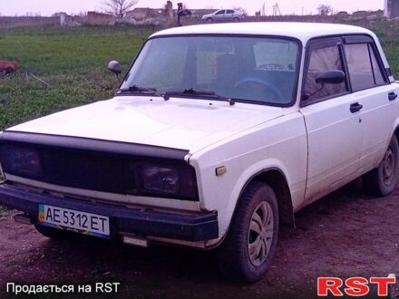 ВАЗ 2105 1992 в Днепре (Днепропетровске) на Automoto.ua Белый ВАЗ 2105, объемом двигателя 1.2 л и пробегом 300 тыс. км за 550 $, фото 1 на Automoto.ua