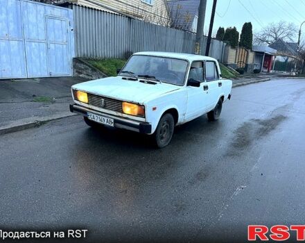 Белый ВАЗ 2105, объемом двигателя 1.5 л и пробегом 230 тыс. км за 450 $, фото 1 на Automoto.ua