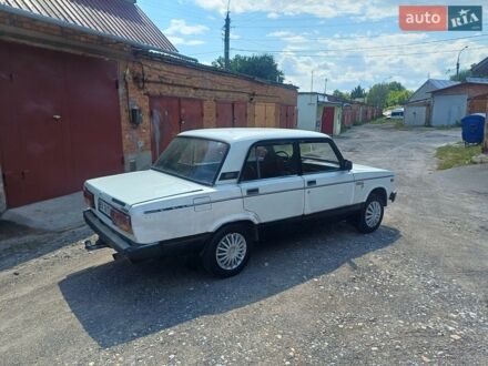 Белый ВАЗ 2105, объемом двигателя 1.2 л и пробегом 300 тыс. км за 499 $, фото 1 на Automoto.ua