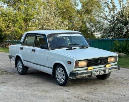 Белый ВАЗ 2105, объемом двигателя 1.5 л и пробегом 180 тыс. км за 400 $, фото 1 на Automoto.ua