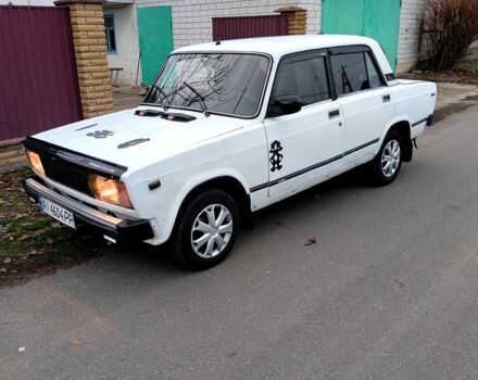 Білий ВАЗ 2105, об'ємом двигуна 1.5 л та пробігом 201 тис. км за 1100 $, фото 1 на Automoto.ua