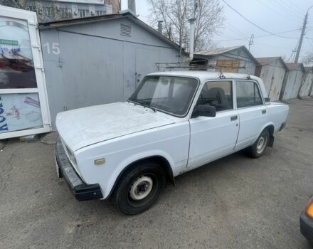 Білий ВАЗ 2105, об'ємом двигуна 1.5 л та пробігом 200 тис. км за 600 $, фото 1 на Automoto.ua