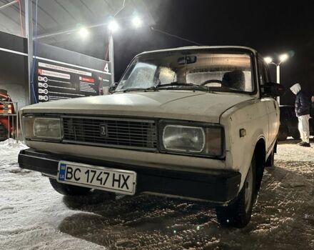 Белый ВАЗ 2105, объемом двигателя 1.5 л и пробегом 200 тыс. км за 500 $, фото 1 на Automoto.ua