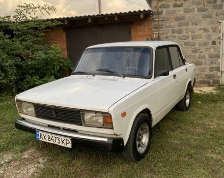 Белый ВАЗ 2105, объемом двигателя 1.5 л и пробегом 299 тыс. км за 950 $, фото 1 на Automoto.ua
