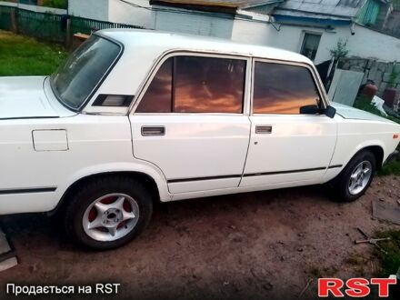 Белый ВАЗ 2105, объемом двигателя 1.5 л и пробегом 150 тыс. км за 800 $, фото 1 на Automoto.ua
