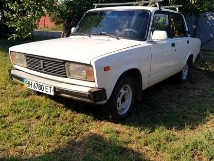 Белый ВАЗ 2105, объемом двигателя 1.5 л и пробегом 150 тыс. км за 700 $, фото 1 на Automoto.ua