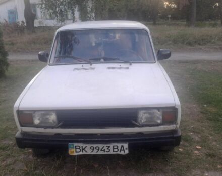 Білий ВАЗ 2105, об'ємом двигуна 1.5 л та пробігом 450 тис. км за 700 $, фото 1 на Automoto.ua