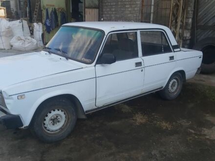 Белый ВАЗ 2105, объемом двигателя 1.5 л и пробегом 300 тыс. км за 287 $, фото 1 на Automoto.ua
