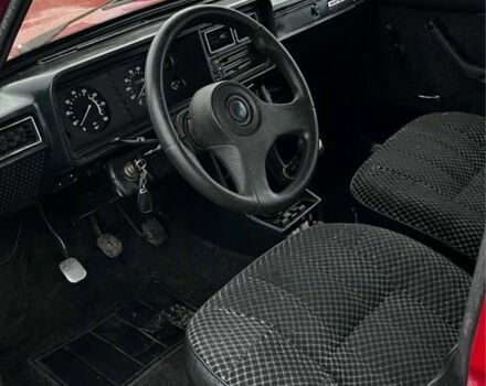Красный ВАЗ 2105, объемом двигателя 1.3 л и пробегом 450 тыс. км за 643 $, фото 4 на Automoto.ua