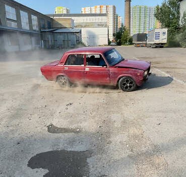 Красный ВАЗ 2105, объемом двигателя 0 л и пробегом 84 тыс. км за 546 $, фото 3 на Automoto.ua