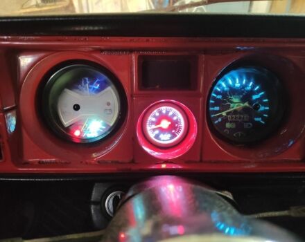 Красный ВАЗ 2105, объемом двигателя 1.3 л и пробегом 33 тыс. км за 617 $, фото 8 на Automoto.ua