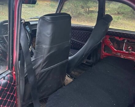 Красный ВАЗ 2105, объемом двигателя 1.3 л и пробегом 333 тыс. км за 298 $, фото 5 на Automoto.ua