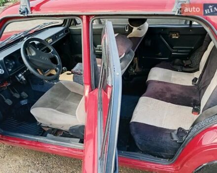 Красный ВАЗ 2105, объемом двигателя 1.5 л и пробегом 50 тыс. км за 1500 $, фото 4 на Automoto.ua