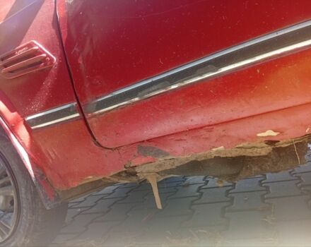 Красный ВАЗ 2105, объемом двигателя 1.5 л и пробегом 170 тыс. км за 214 $, фото 5 на Automoto.ua