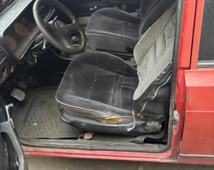 Красный ВАЗ 2105, объемом двигателя 1.6 л и пробегом 200 тыс. км за 300 $, фото 3 на Automoto.ua