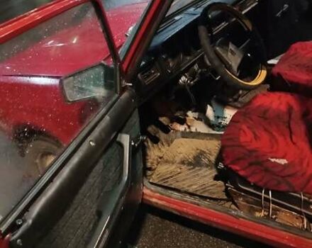 Красный ВАЗ 2105, объемом двигателя 0 л и пробегом 999 тыс. км за 800 $, фото 2 на Automoto.ua