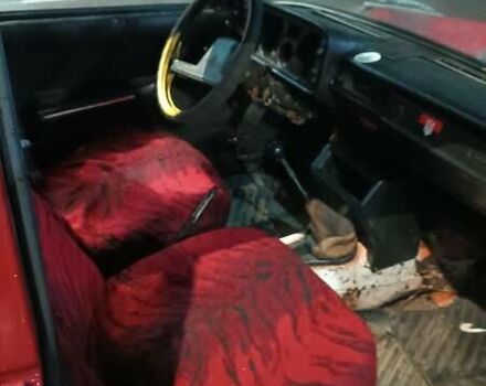 Красный ВАЗ 2105, объемом двигателя 0 л и пробегом 999 тыс. км за 800 $, фото 3 на Automoto.ua