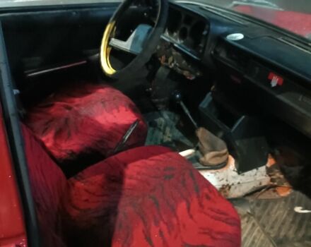 Красный ВАЗ 2105, объемом двигателя 0 л и пробегом 1000 тыс. км за 800 $, фото 4 на Automoto.ua