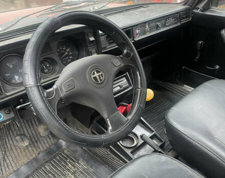 Красный ВАЗ 2105, объемом двигателя 1.2 л и пробегом 150 тыс. км за 1350 $, фото 3 на Automoto.ua