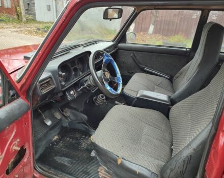 Красный ВАЗ 2105, объемом двигателя 1.5 л и пробегом 100 тыс. км за 400 $, фото 6 на Automoto.ua