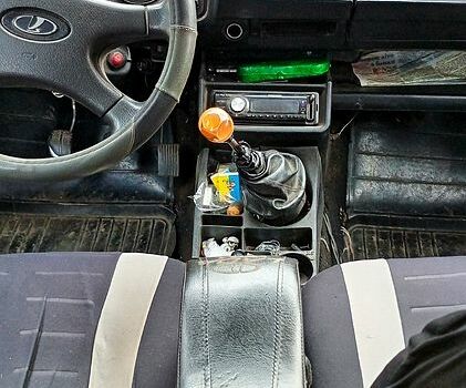 Красный ВАЗ 2105, объемом двигателя 1.5 л и пробегом 200 тыс. км за 900 $, фото 1 на Automoto.ua