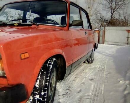 Красный ВАЗ 2105, объемом двигателя 1.5 л и пробегом 50 тыс. км за 1061 $, фото 1 на Automoto.ua