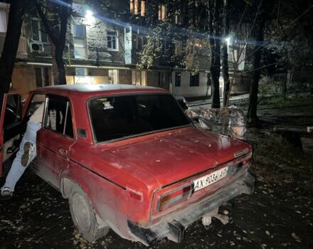 Красный ВАЗ 2105, объемом двигателя 1.5 л и пробегом 300 тыс. км за 284 $, фото 3 на Automoto.ua