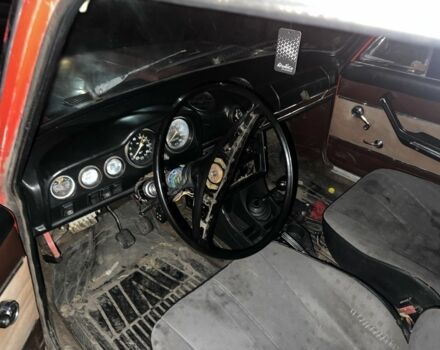 Красный ВАЗ 2105, объемом двигателя 1.5 л и пробегом 300 тыс. км за 284 $, фото 2 на Automoto.ua