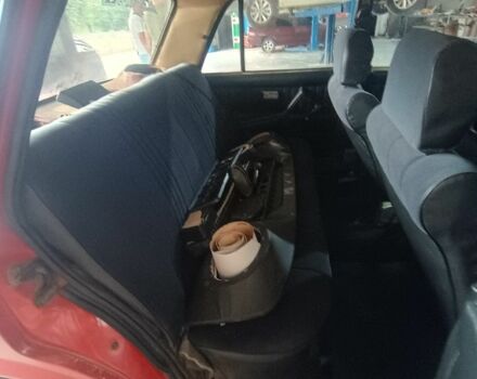 Красный ВАЗ 2105, объемом двигателя 1.5 л и пробегом 70 тыс. км за 400 $, фото 3 на Automoto.ua