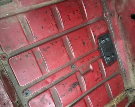 Красный ВАЗ 2105, объемом двигателя 1.5 л и пробегом 88 тыс. км за 1100 $, фото 4 на Automoto.ua