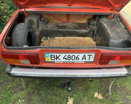 Красный ВАЗ 2105, объемом двигателя 5 л и пробегом 200 тыс. км за 550 $, фото 4 на Automoto.ua