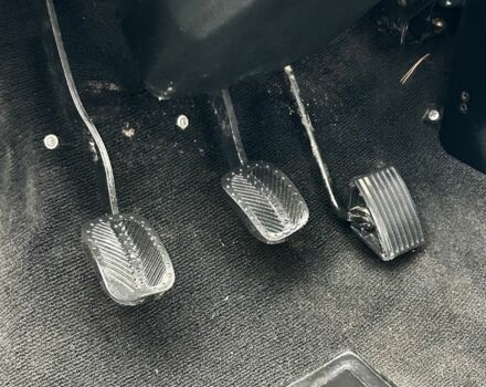 Красный ВАЗ 2105, объемом двигателя 1.5 л и пробегом 37 тыс. км за 2750 $, фото 11 на Automoto.ua