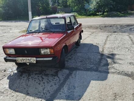 ВАЗ 2105 1980 в Белополье на Automoto.ua Красный ВАЗ 2105, объемом двигателя 1 л и пробегом 1 тыс. км за 450 $, фото 1 на Automoto.ua