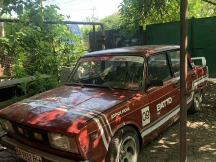 ВАЗ 2105 1983 в Кропивницком (Кировограде) на Automoto.ua Красный ВАЗ 2105, объемом двигателя 1.3 л и пробегом 250 тыс. км за 798 $, фото 1 на Automoto.ua
