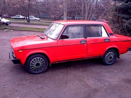 Красный ВАЗ 2105, объемом двигателя 1.5 л и пробегом 300 тыс. км за 444 $, фото 1 на Automoto.ua
