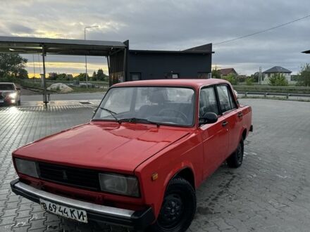 ВАЗ 2105 1985 у Буче на Automoto.ua Червоний ВАЗ 2105, об'ємом двигуна 1.3 л та пробігом 250 тис. км за 653 $, фото 1 на Automoto.ua
