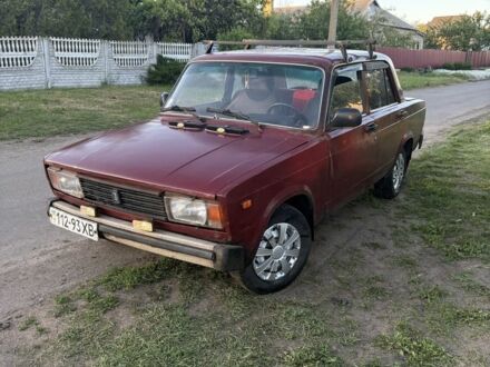 ВАЗ 2105 1986 в Краматорске на Automoto.ua Красный ВАЗ 2105, объемом двигателя 1.3 л и пробегом 121 тыс. км за 472 $, фото 1 на Automoto.ua