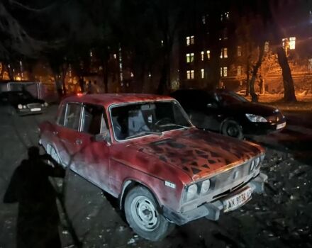 Красный ВАЗ 2105, объемом двигателя 1.5 л и пробегом 300 тыс. км за 284 $, фото 1 на Automoto.ua