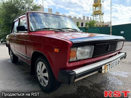 Красный ВАЗ 2105, объемом двигателя 1.5 л и пробегом 200 тыс. км за 570 $, фото 1 на Automoto.ua