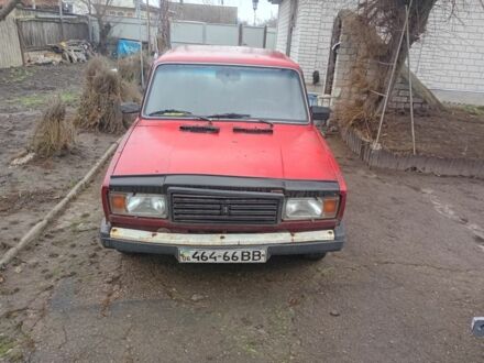 Красный ВАЗ 2105, объемом двигателя 1 л и пробегом 200 тыс. км за 400 $, фото 1 на Automoto.ua