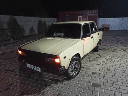 ВАЗ 2105 1990 в Городище на Automoto.ua ВАЗ 2105, объемом двигателя 0 л и пробегом 1000 тыс. км за 729 $, фото 1 на Automoto.ua