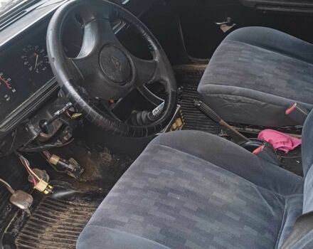 Желтый ВАЗ 2105, объемом двигателя 1.5 л и пробегом 350 тыс. км за 311 $, фото 4 на Automoto.ua