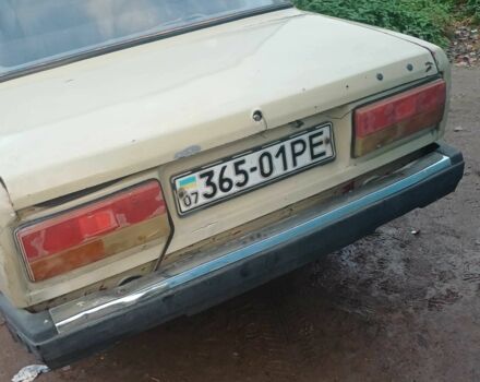 Желтый ВАЗ 2105, объемом двигателя 1.5 л и пробегом 350 тыс. км за 311 $, фото 2 на Automoto.ua