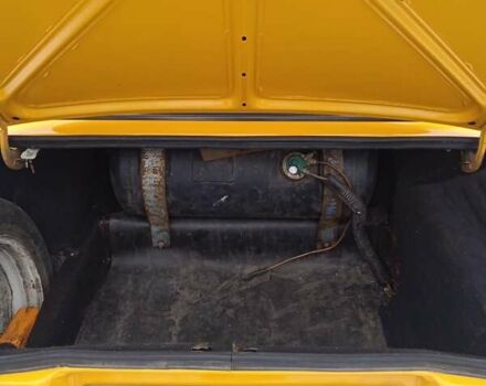 Желтый ВАЗ 2105, объемом двигателя 1.2 л и пробегом 150 тыс. км за 1200 $, фото 3 на Automoto.ua