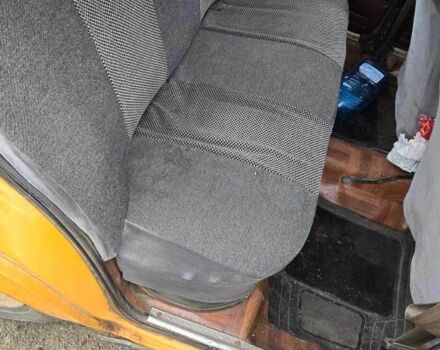 Желтый ВАЗ 2105, объемом двигателя 1.3 л и пробегом 300 тыс. км за 551 $, фото 5 на Automoto.ua