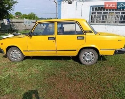 Желтый ВАЗ 2105, объемом двигателя 1.3 л и пробегом 353 тыс. км за 553 $, фото 2 на Automoto.ua