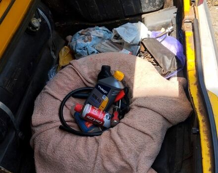 Желтый ВАЗ 2105, объемом двигателя 1.7 л и пробегом 0 тыс. км за 750 $, фото 5 на Automoto.ua