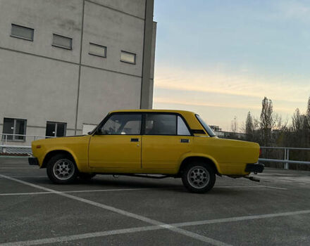 Жовтий ВАЗ 2105, об'ємом двигуна 1.2 л та пробігом 200 тис. км за 901 $, фото 4 на Automoto.ua